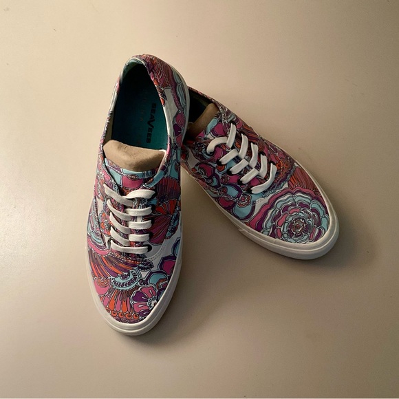 SEEVEES Legend Trina Turk Pink Cosmo Bouquet Canvas Sneakers, 9M - Picture 2 of 4